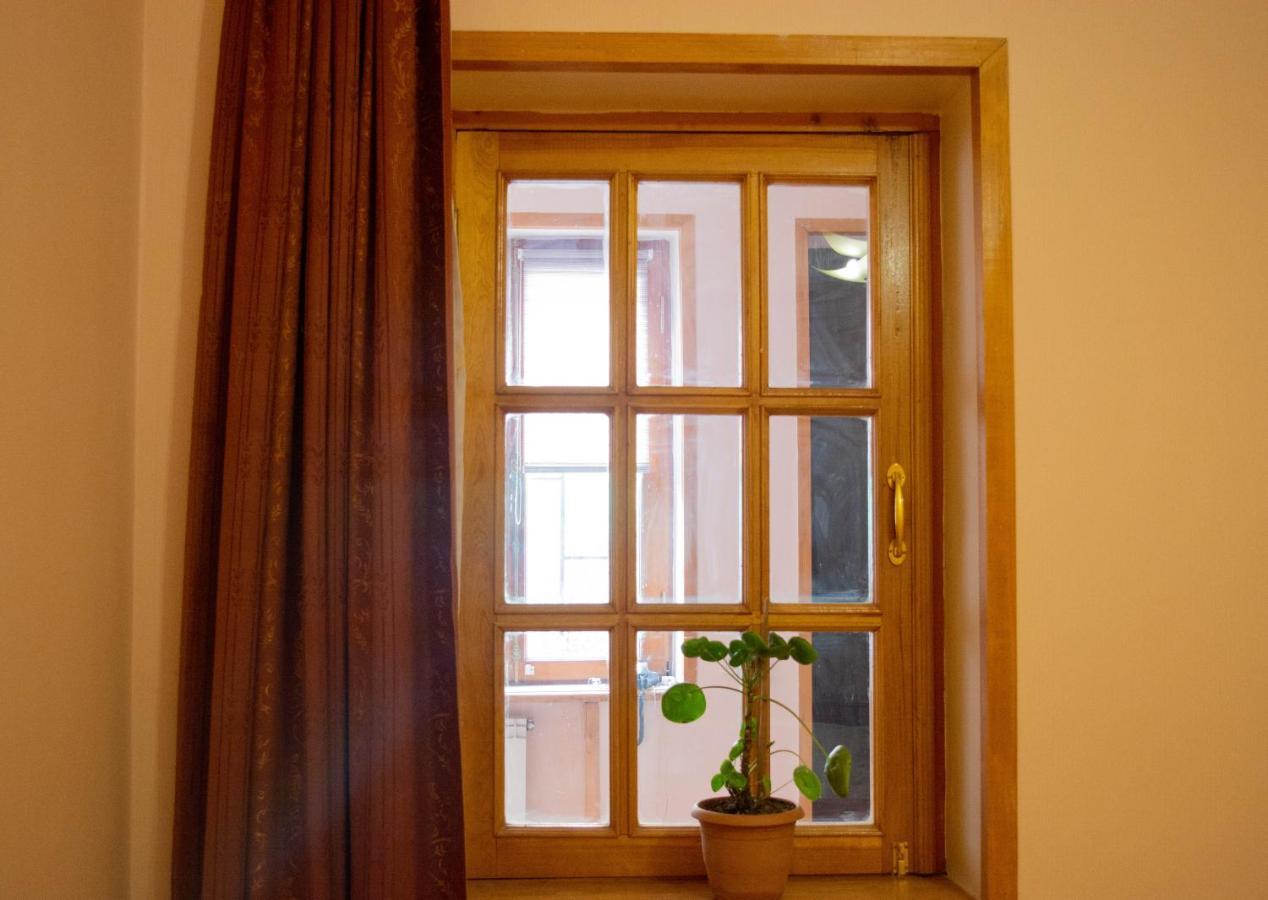 Sunflower Hotel Тбилиси Экстерьер фото